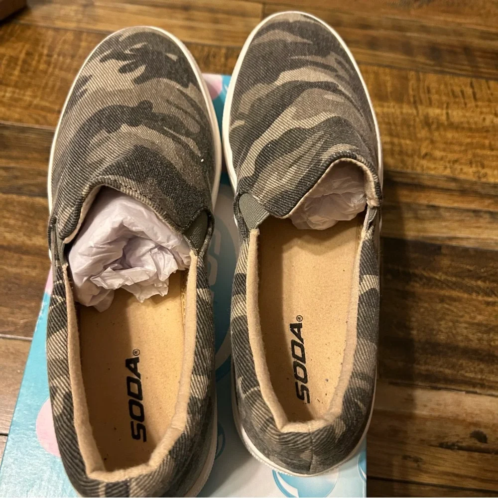Soda Flat‎ Women Size 10 Shoes Slip On Loafers Sneakers  Hike-G camouflage green